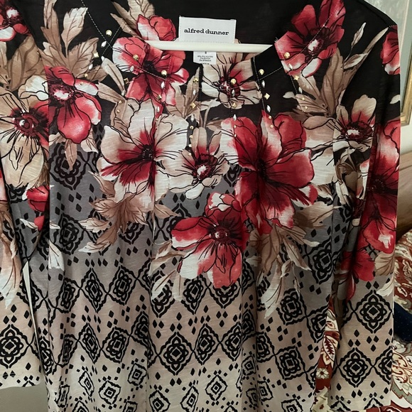 Alfred Dunner Ladies 3/4 sleeve top - Picture 1 of 5